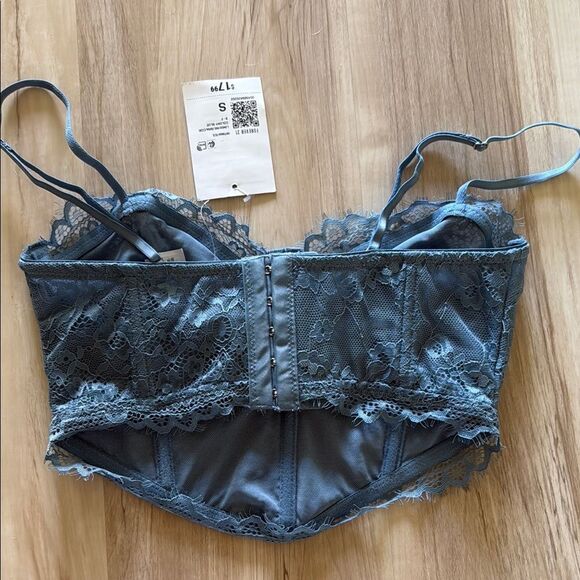 Forever 21 Blue Lace Intimates crop top - Picture 2 of 3